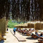 فندق Pine & Bungallows هيسارونو