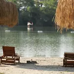 Pine & Bungallows فندق