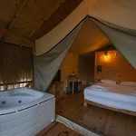 Pine & Bungallows Otel