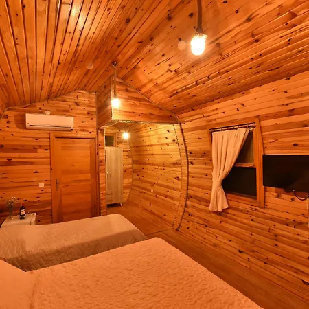 Pine & Bungallows Hotel