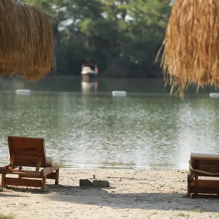 Pine & Bungallows Hotel