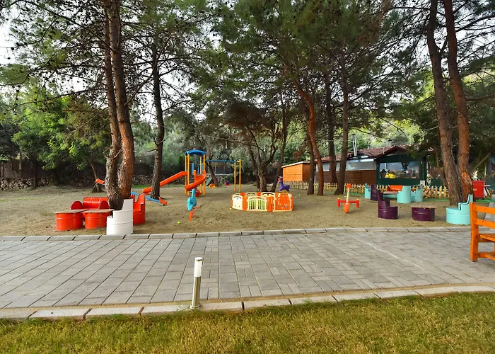 מלון Pine & Bungallows היסרונו