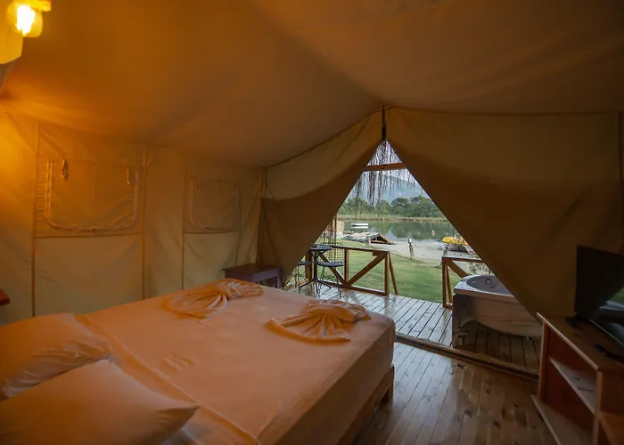 מלון Pine & Bungallows 4*