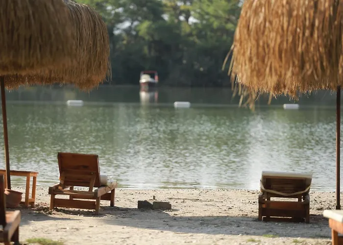 Pine & Bungallows Отель