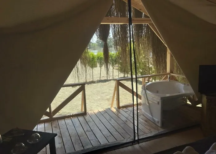 מלון Pine & Bungallows היסרונו